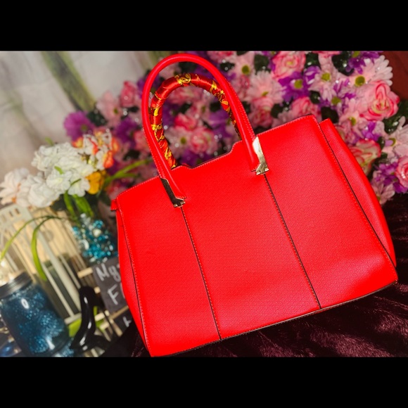 Red Passion Women’s Shoulder Bag - Picture 2 of 7